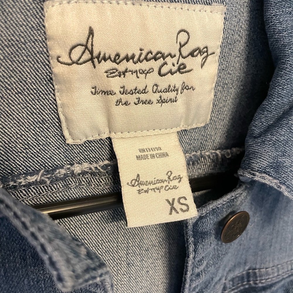 jean jacket fitted with pockets - Picture 2 of 3